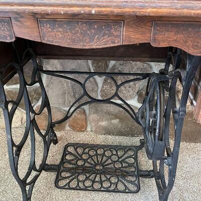 Lot 22 - Antique Minnesota Sewing Machine Ensemble