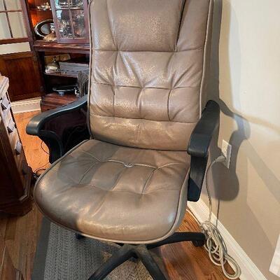 Lot 27 - Executive Desk and Chair
