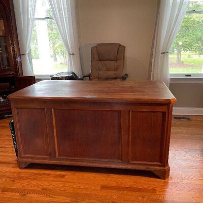 Lot 27 - Executive Desk and Chair