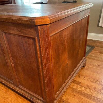 Lot 27 - Executive Desk and Chair