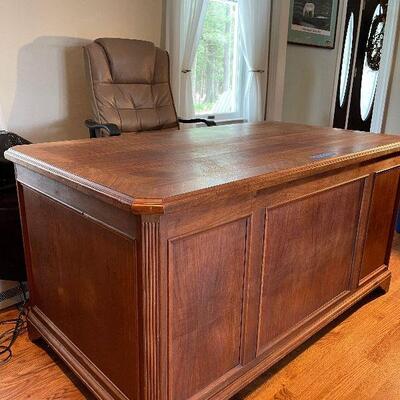 Lot 27 - Executive Desk and Chair