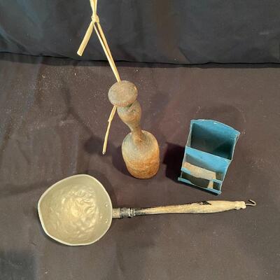 Lot 248 - Vintage Farmhouse Decor