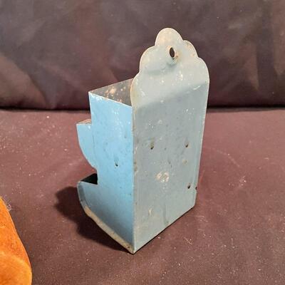 Lot 248 - Vintage Farmhouse Decor