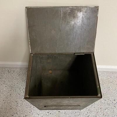 Lot 253 - Vintage Boxes & Sign Replica