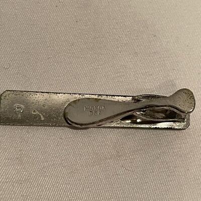 Lot 256 - Tie Clips, Cufflinks & Leather Box