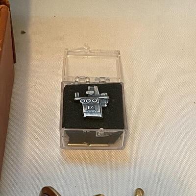Lot 256 - Tie Clips, Cufflinks & Leather Box