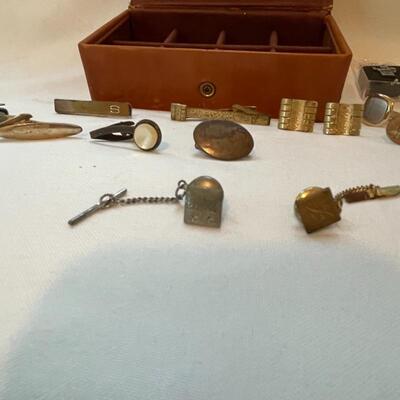 Lot 256 - Tie Clips, Cufflinks & Leather Box