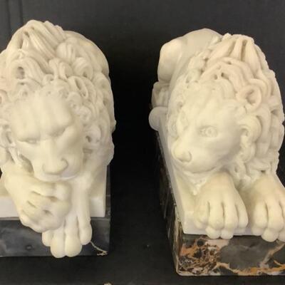 B1033 Pair of Composition Lion Bookends with Marble Base