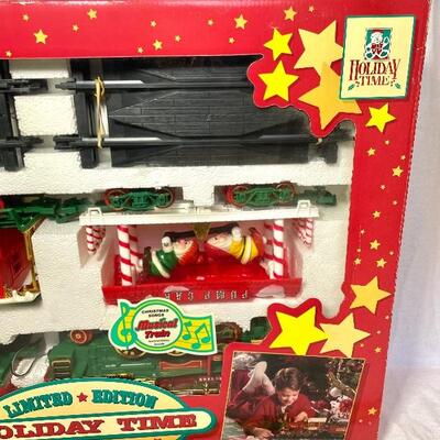 HOLIDAY TIME LIMITED EDITION EXPRESS 22 PC CHRISTMAS TRAIN 