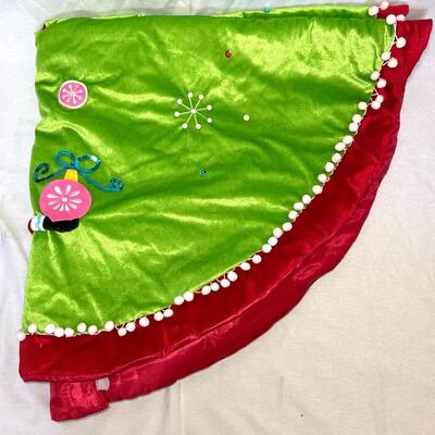 PIER 1 EMBELLISHED SANTA CHRISTMAS TREE SKIRT