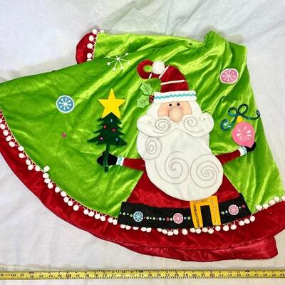 PIER 1 EMBELLISHED SANTA CHRISTMAS TREE SKIRT