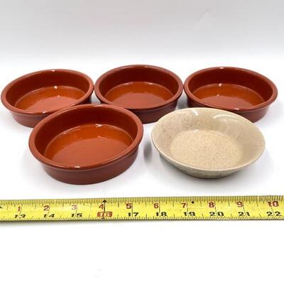 SMALL EARTHENWARE RAMEQUINS/BOWLS SET OF 5