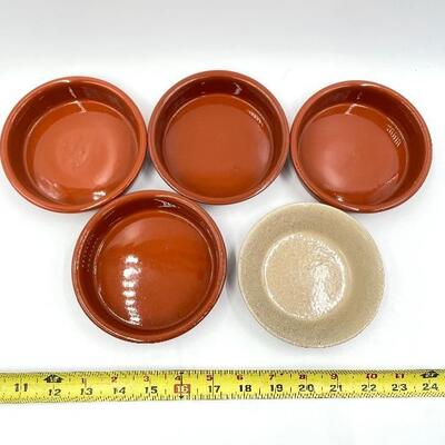 SMALL EARTHENWARE RAMEQUINS/BOWLS SET OF 5
