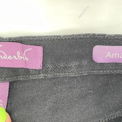 GLORIA VANDERBUILT â€œAMANDAâ€ SIZE 8 WOMENS JEANS