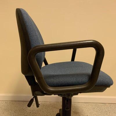 Lot 268 - Office Chair and Lamp