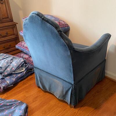 Lot 271 - Vintage Chair w/ Cover & Matching Bed Covers 