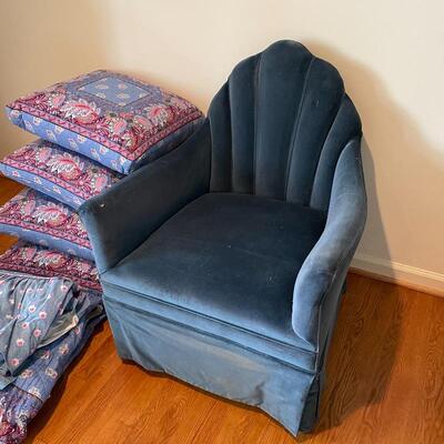 Lot 271 - Vintage Chair w/ Cover & Matching Bed Covers 