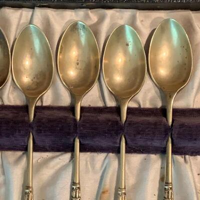 Lot 18 - Set of Six EPNS Apostle Spoons
