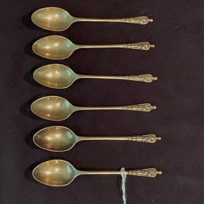 Lot 18 - Set of Six EPNS Apostle Spoons