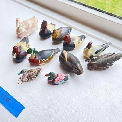 Lot 54 - Miniature Duck Figurines