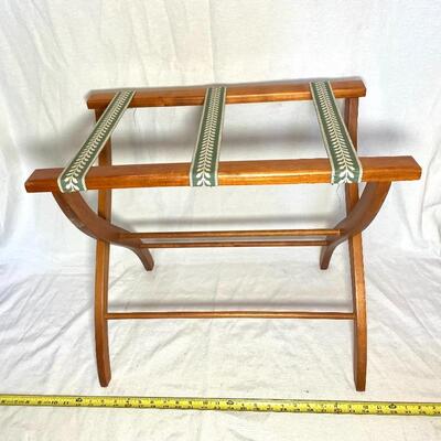 WOODEN FOLDING LUGGAGE STAND