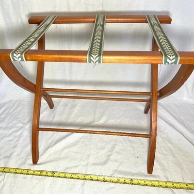 WOODEN FOLDING LUGGAGE STAND