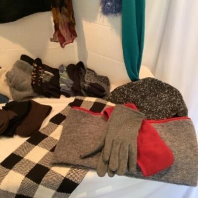 U - Ladies Clothing Lot - Scarves, Gloves, Hats, Socks