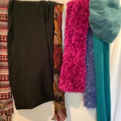 U - Ladies Clothing Lot - Scarves, Gloves, Hats, Socks
