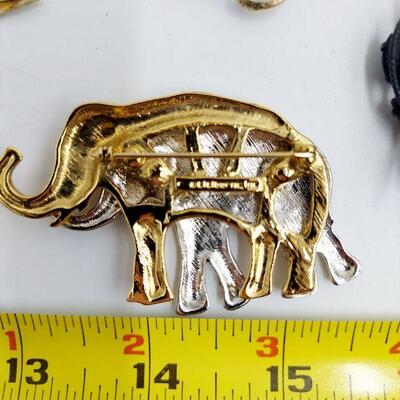 LOTS OF ANIMALS BROOCH / PIN BUNDLE 