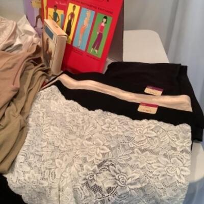 U - 1206 Ladies Clothing Lot- Spanx & Bras  ( most have tags, all undergarments new ) 