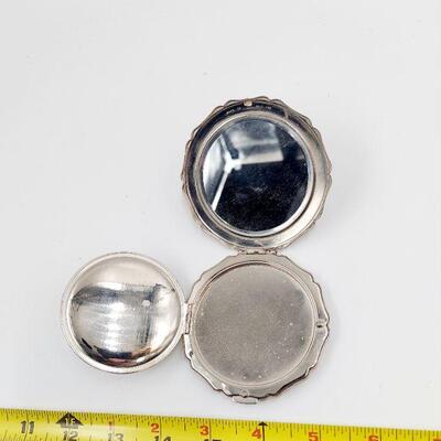 SILVER TONED VINTAGE METAL COMPACT 