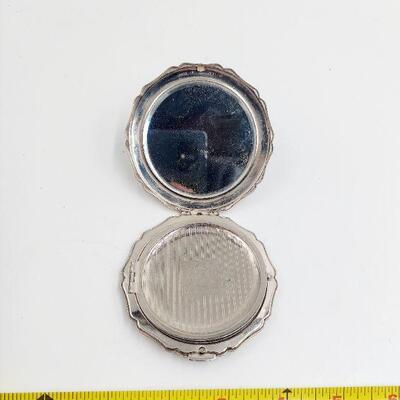 SILVER TONED VINTAGE METAL COMPACT 