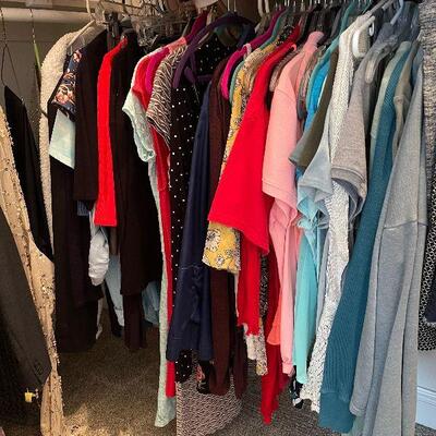 Lot 103 - Ladies Clothing