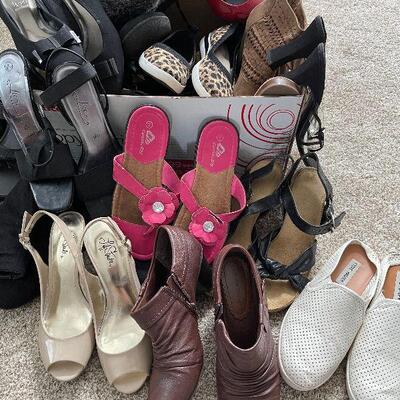 Lot 105 - Shoes and Sandals