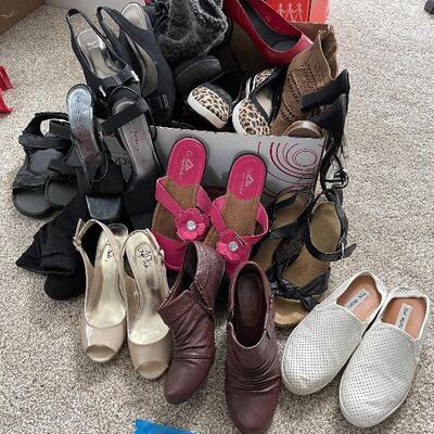 Lot 105 - Shoes and Sandals