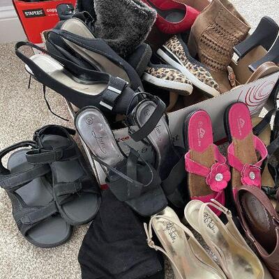 Lot 105 - Shoes and Sandals