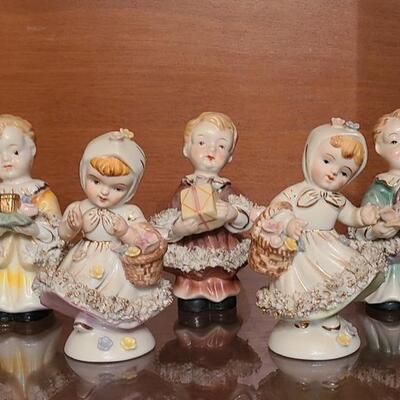 Lot 141: Vintage Figurines Made in Japan w/Spaghetti Trim