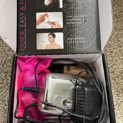 Lot 108 - Luminess AirBrush System and Brookstone Ultrasonic Jewelry Cleaner
