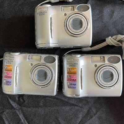 Lot 120 - Photo Frames and Cameras