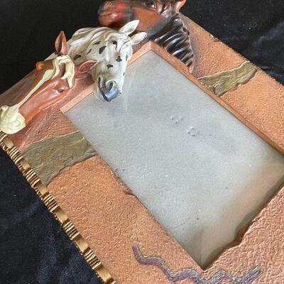 Lot 120 - Photo Frames and Cameras