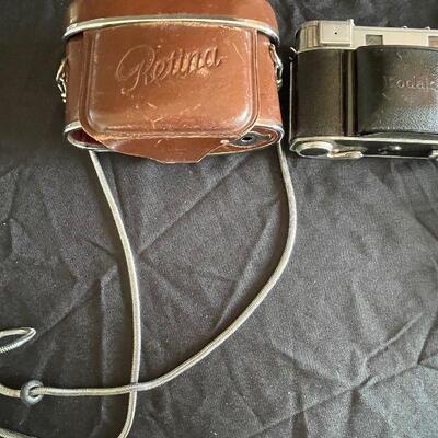 Lot 121 - Vintage Cameras
