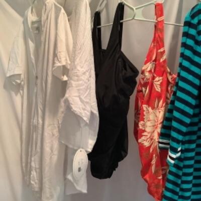 T  - 1214 Ladies Clothing Lot - Bathing Suits & Cover Ups  Size 3 X - 24/26