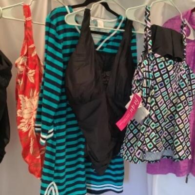 T  - 1214 Ladies Clothing Lot - Bathing Suits & Cover Ups  Size 3 X - 24/26