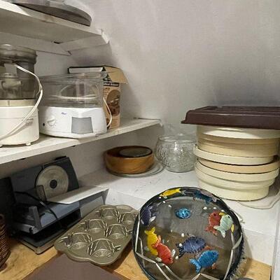 Lot 126 - Foyer Pantry Contents
