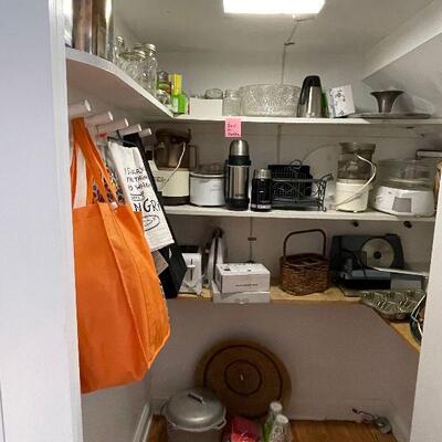 Lot 126 - Foyer Pantry Contents