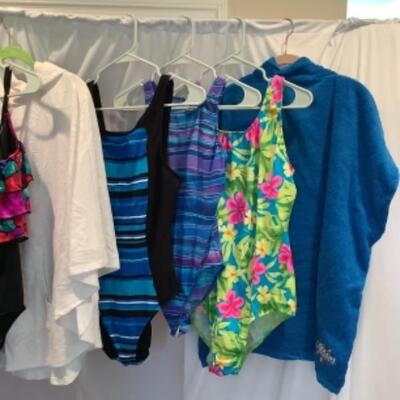 T - 1215 Ladies Clothing Lot - Bathing Suits & CoverUps  Size 12/14 & lG