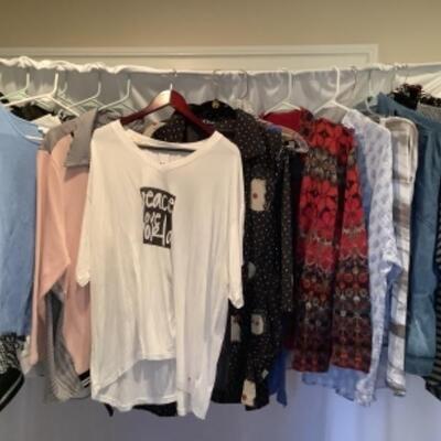 S/C - 1220 Ladies Clothing Lot - Miscellaneous Sizes & Brands 