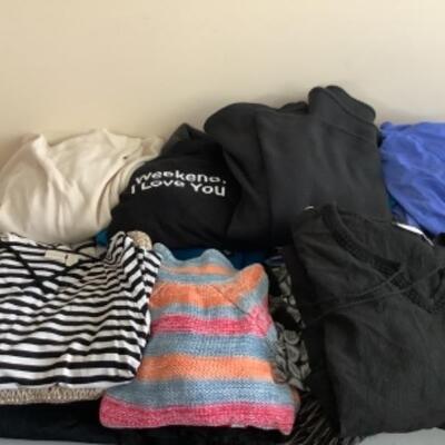 U - 1213 Ladies Clothing Lot -MISCELLANEOUS Size & Brands  