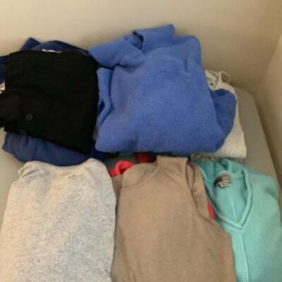 U - 1226 Ladies Clothing Lot - Miscellaneous Sizes & Brands 