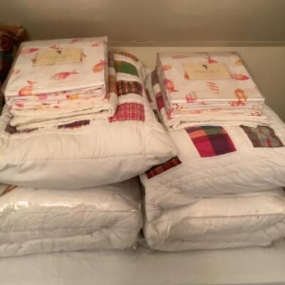 U/ - 1232. Matching Bedding, Sheet sets Full Size & Comforters Queen Size 
